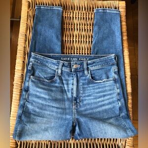 AMERICAN EAGLE OUTFITTERS HIGHWAISTED SKINNY JEANS 💙